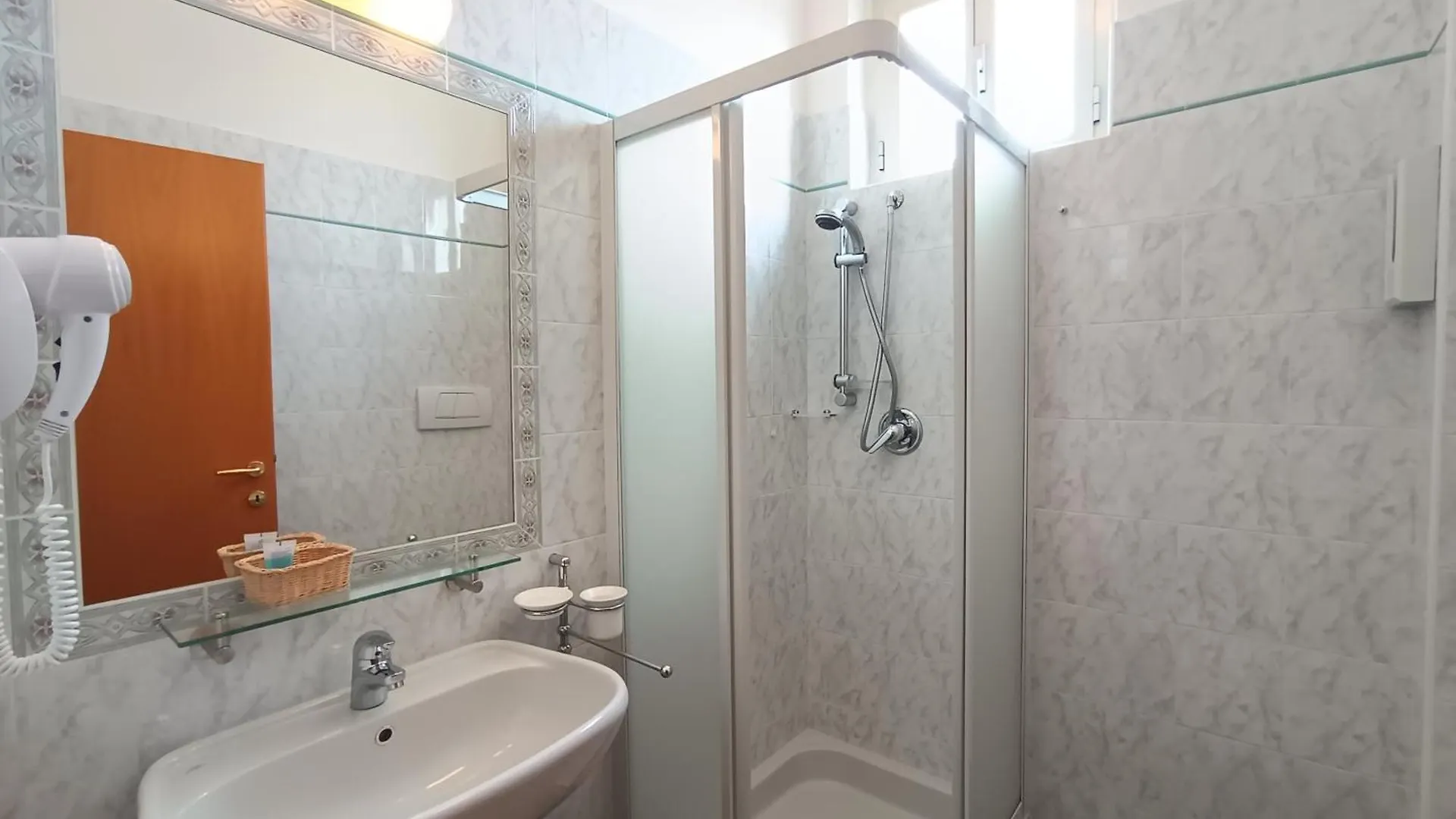 Hotel Bb Villa Orchidea Stresa 2*,  Italien